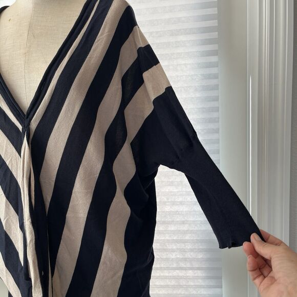 Adrienne Vittadini Sweatshirt V-neck Striped black-tan, Size L(see measurements) - Picture 4 of 8